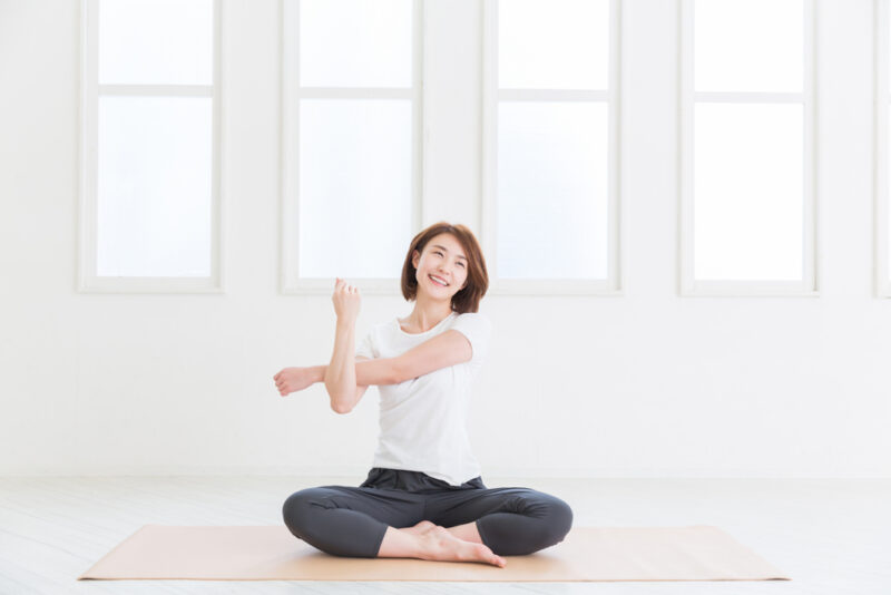血糖値対策に効果的な運動習慣。サプリメントと合わせて行いたい手軽なストレッチ。