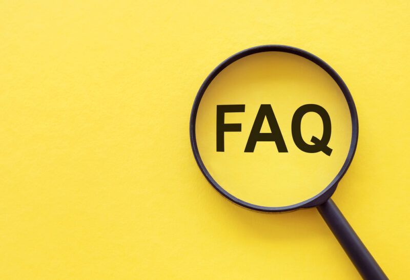 血圧サプリに関するよくある質問(FAQ)。黄色い背景に大きく書かれたFAQの文字と虫眼鏡。