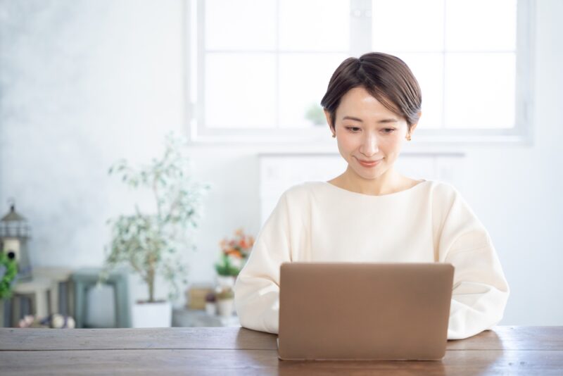 ディスプレイから40cm以上離して見る